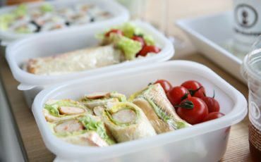 What should you pack for a healthy lunch?