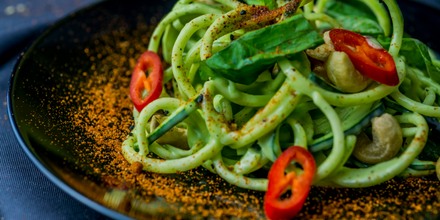 Examples of clean eating: Spiralized zucchini and tomatoes