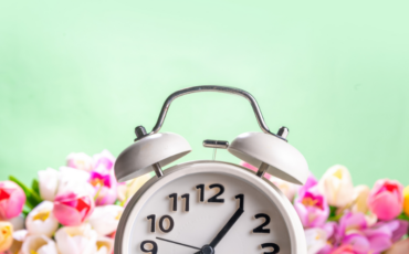 Alarm clock with spring slowers